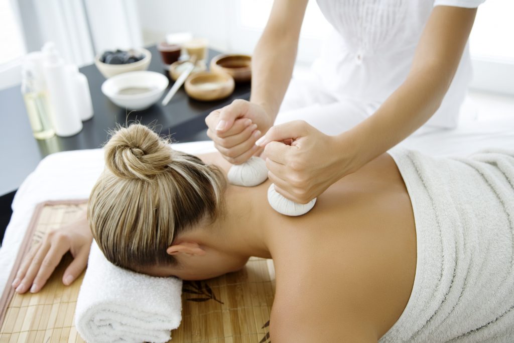 massage aux pochons
