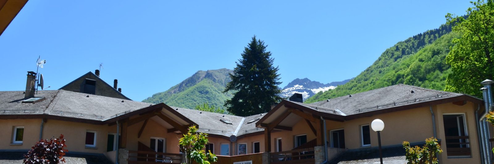 Entrée Résidence des 3 Césars côté thermes